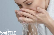 潔面乳和洗面奶是一種產(chǎn)品嗎？洗面奶適合干皮