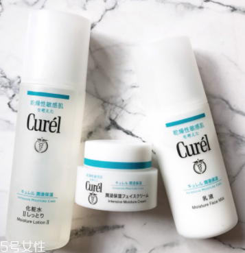 Curel乳霜早晚都能用嗎？夜間用最好