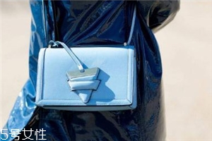 loewe是幾線品牌？時尚界的it bag