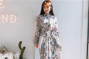 碎花連衣裙搭配什么鞋子？玩轉(zhuǎn)復(fù)古甜美