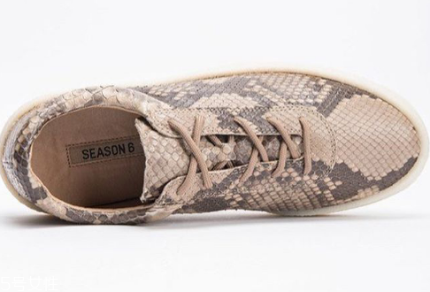 yeezy season 6蛇皮定制款多少錢？打造奢華運(yùn)動(dòng)風(fēng)