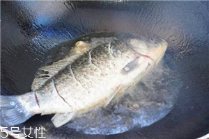 怎么煎魚(yú)不粘鍋不掉皮 煎魚(yú)不破皮技巧