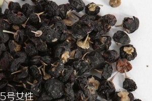 黑枸杞會(huì)泡成白色嗎？有這個(gè)可能