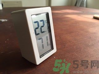 家里地板返潮怎么辦？墻上流水是怎么回事？