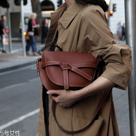 loewe gate bag多少錢？羅意威18新款馬鞍包價(jià)格