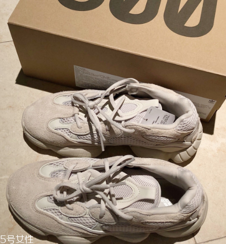 yeezy 500偏碼嗎？yeezy 500鞋碼標(biāo)準(zhǔn)嗎