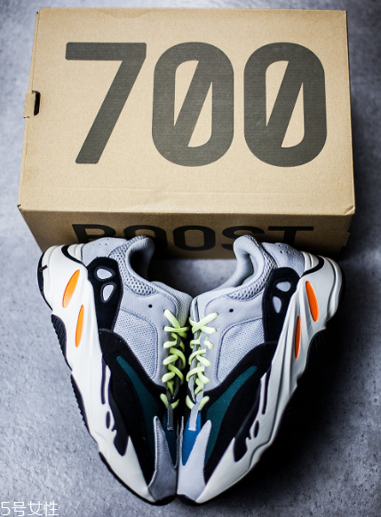 yeezy 700開箱測評 yeezy 700上腳腳感怎么樣