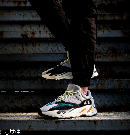 yeezy 700開箱測評 yeezy 700上腳腳感怎么樣