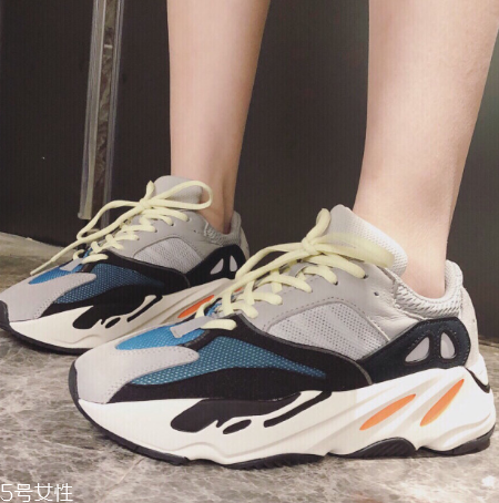 yeezy 700偏碼嗎？yeezy 700碼數(shù)正常嗎