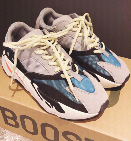 yeezy 700偏碼嗎？yeezy 700碼數(shù)正常嗎