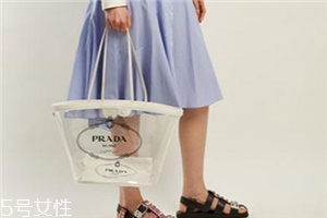 prada pvc塑料透明包多少錢(qián)？prada透明塑料包價(jià)格