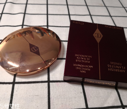 charlotte tilbury無(wú)瑕極細(xì)蜜粉餅適合什么膚質(zhì)