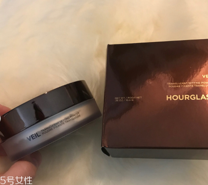 hourglass散粉和marc jacobs散粉哪個好