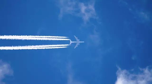 在飛機上怎么睡覺 怎么在飛機上睡覺