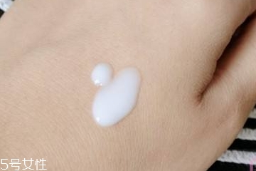 乳液倒不出來(lái)怎么辦？玻璃瓶乳液怎么倒出來(lái)？