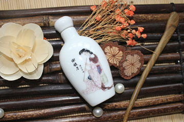 謝馥春桂花頭油和愛(ài)茉莉護(hù)發(fā)精油哪個(gè)好