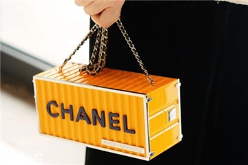 chanel集裝箱多少錢？香奈兒集裝箱包包正品價格