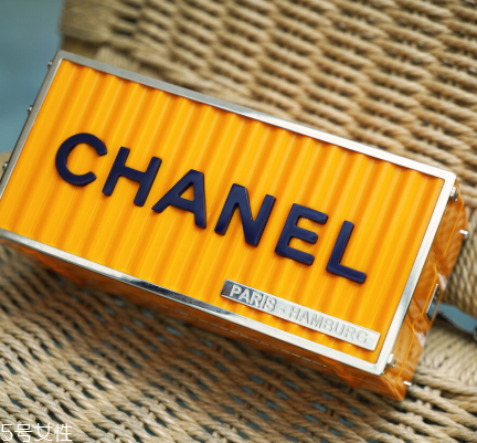 chanel集裝箱多少錢？香奈兒集裝箱包包正品價格