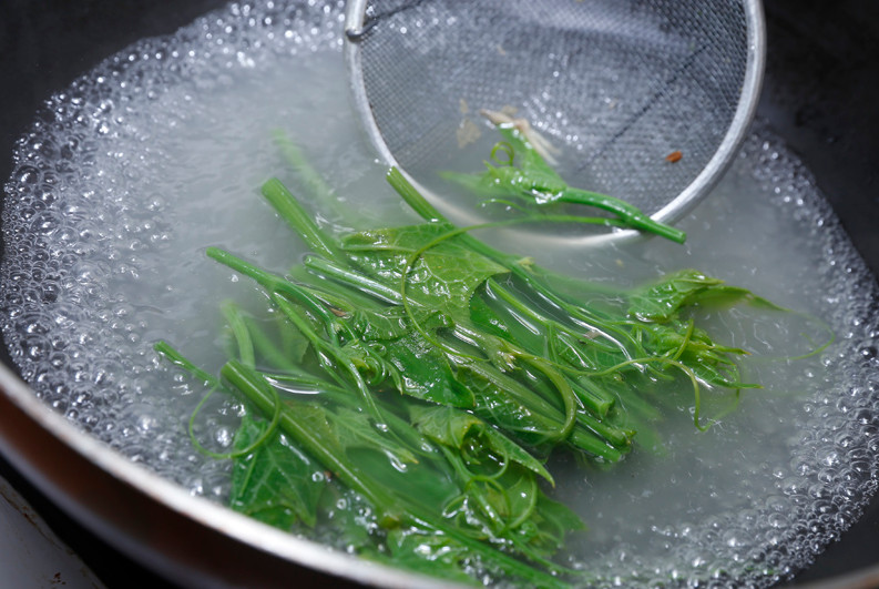 龍須菜怎么涼拌 涼拌龍須菜的做法圖解