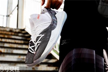 under armour curry 5測(cè)評(píng) 庫里5代戰(zhàn)靴實(shí)戰(zhàn)表現(xiàn)