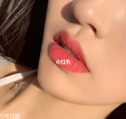 ysl新品細(xì)方管12號(hào)色是什么顏色 ysl細(xì)方管12號(hào)色試色