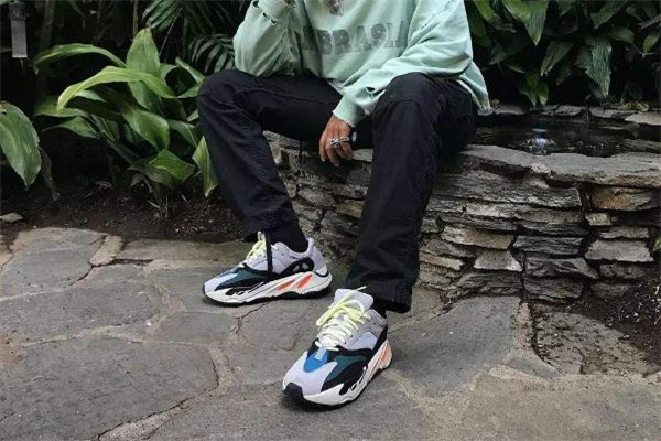 yeezy 700腳感很硬嗎 新鞋有一點硬