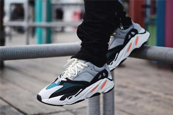 yeezy 700買小了怎么辦 這樣來處理