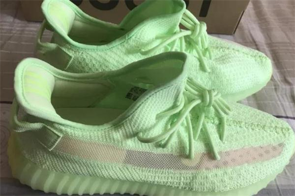 yeezy 350熒光綠開箱測(cè)評(píng) 椰子350夜光實(shí)物效果