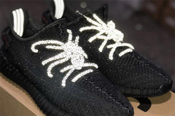 yeezy 350黑天使開(kāi)箱測(cè)評(píng) 椰子350黑天使值得入手嗎