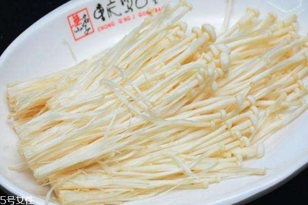 金針菇是一種什么菇 食用金針菇有什么好處