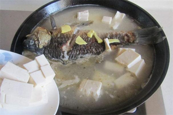 鯽魚(yú)豆腐湯用什么豆腐 鯽魚(yú)豆腐湯豆腐要煎嗎