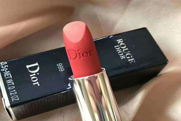 dior999啞光和滋潤(rùn)包裝區(qū)別 迪奧999啞光和滋潤(rùn)哪個(gè)好