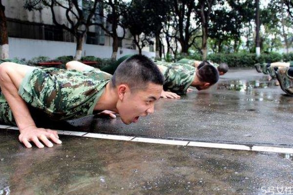 俯臥撐鍛煉哪里的肌肉 俯臥撐應(yīng)該如何做