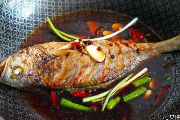 為什么煎魚(yú)會(huì)粘鍋 造成煎魚(yú)粘鍋的原因