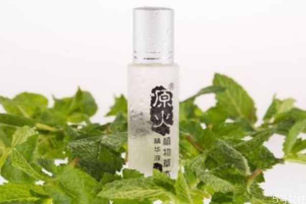 草本精華液應(yīng)該怎么使用 草本精華液的使用方法