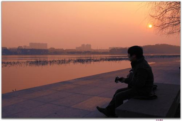 不愛你的男生如何對你 不愛你的男生的表現(xiàn)