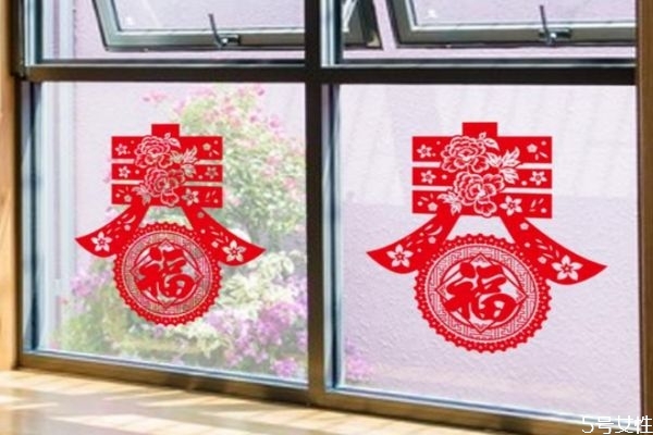 貼窗花正面朝屋里頭還是朝外面 過(guò)年窗花可以提前貼嗎