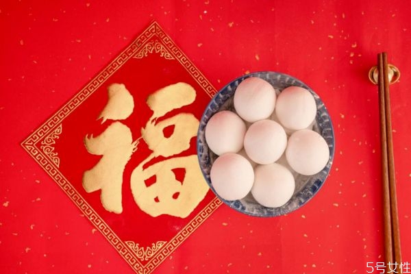 一進(jìn)門看見(jiàn)中國(guó)結(jié)好嗎 開門對(duì)著一個(gè)福字好嗎