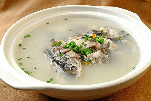 鯽魚(yú)湯下奶嗎 鯽魚(yú)湯怎么做下奶最快