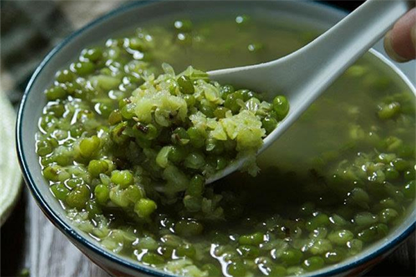 綠豆湯隔夜還能喝嗎 綠豆湯保質(zhì)期有多久