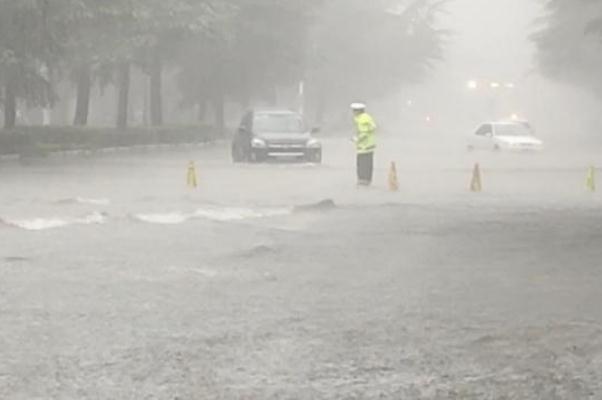 湖北隨縣柳林鎮(zhèn)遭遇極端強降雨 暴雨天氣要查哪些隱患