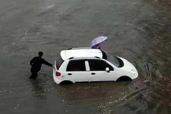 下暴雨為什么會停水 下暴雨為什么魚塘魚容易死