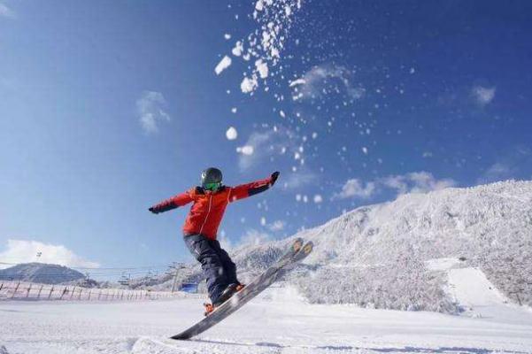 滑雪需要自己準(zhǔn)備什么 一個雪季花7萬今冬滑雪有多火