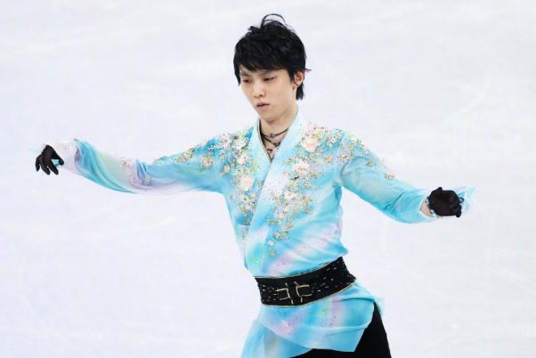 羽生結(jié)弦挑戰(zhàn)4A失敗謝幕撫摸冰面 花滑4a和4T的區(qū)別