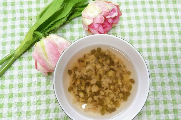 綠豆湯和西瓜可以一起吃嗎 綠豆湯和什么不能同食