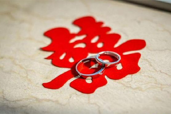 民政局開工男子拍到僅兩對(duì)新人結(jié)婚 為什么結(jié)婚的人越來(lái)越少