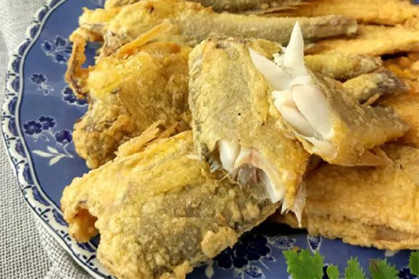 炸小黃魚(yú)用干面粉還是面糊 炸小黃魚(yú)面糊怎么酥脆